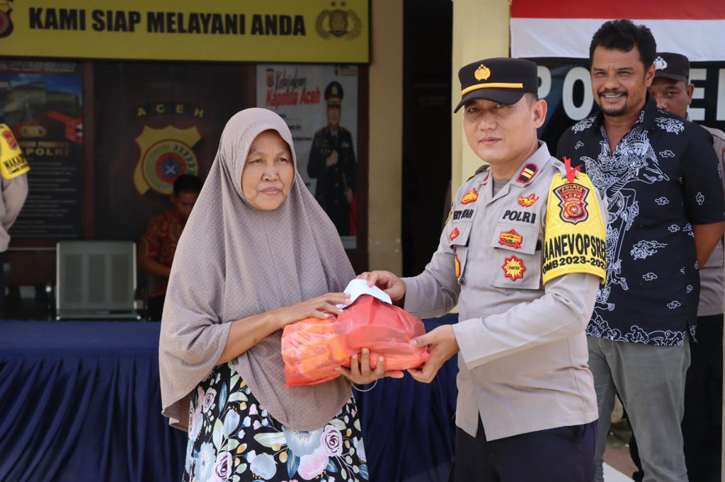 PJU Polres Nagan Raya Memberikan Bantuan Sosial Untuk Masyarakat Kutang Mampu