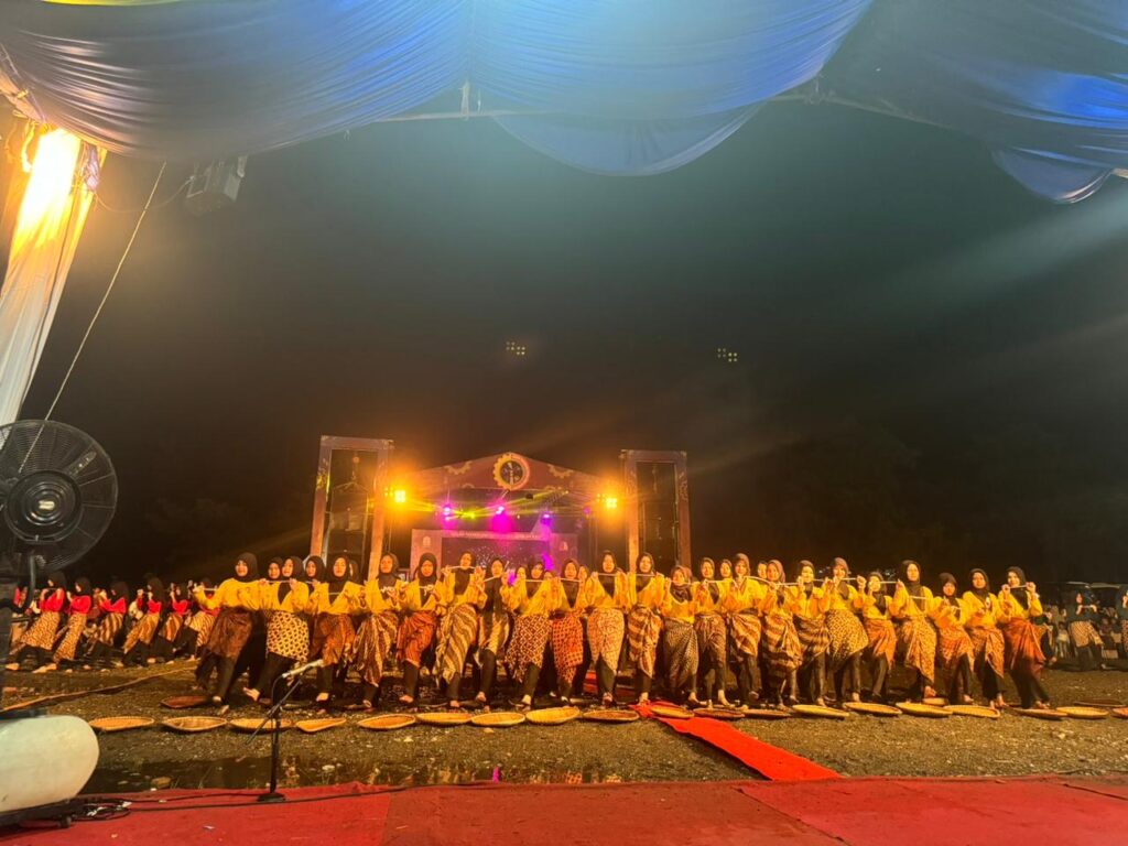 Ratusan Siswi SMP N 1 Seunagan Meriahkan GTTG Ke XXV Di Alun Alun Suka Makmur Nagan Raya