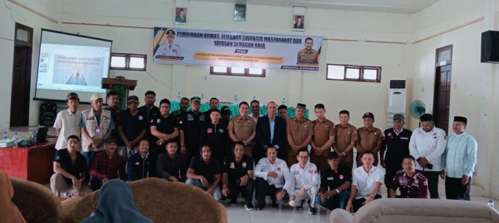 Para Pimpinan LSM. Ormas. Dan Yayasan Photo Bersama Ka.Kesbagpoli.