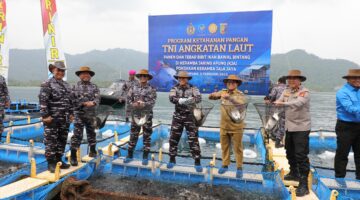 Waka Polda Lampung Turut Dampingi KSAL Tinjau Program Ketahanan Pangan Nasional dan Makan Bergizi Gratis, di Lampung