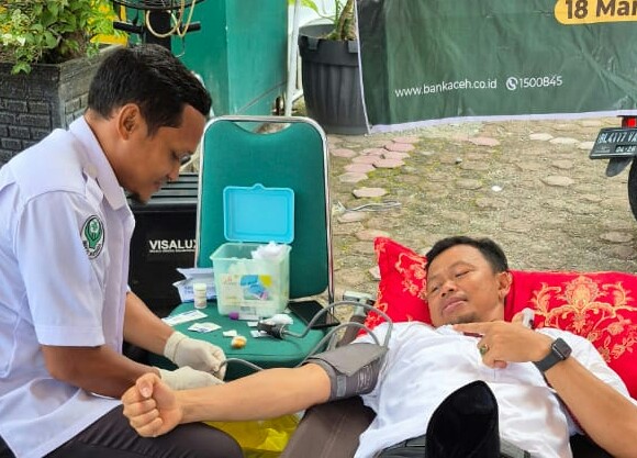 Kepala Bank Aceh Syariah Cabang Jeuram Indra Gunawan Gelar Donor Darah di Hari Ulang Tahun Bank Aceh Syariah.Ke 52
