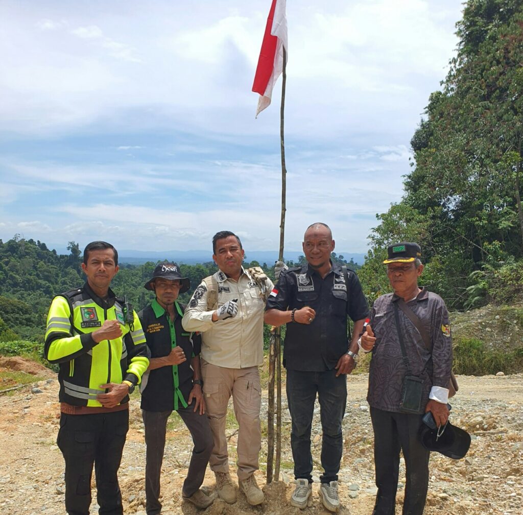Ketua RAPI Wilayah Nagan Raya Gelar Photo Bersama Camat Seunagan Timur Said Mudhar/ JZ 01 BWO.
