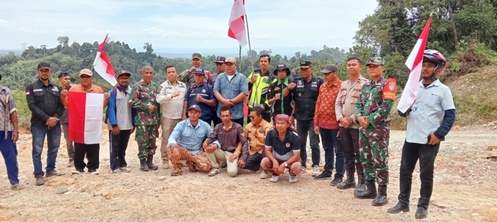 Usai Kegiatan Pengibaran Bendera Merah Para Peserta Gelar Photo Bersama 