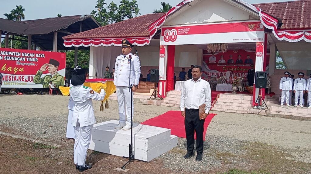 Infektur Upacara Said Mudhar .M.Pd.MM Camat Seunagan Timur