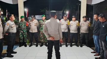 IPDA Mursal Kapolsek Seunagan Timur Pimpin Apel Gelar Patroli Rutin Jaga Kamtibmas Malam Hari
