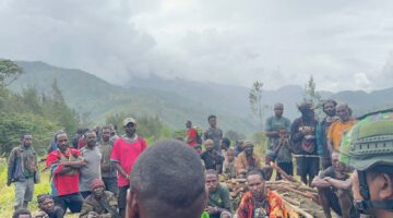 Satgas Yonif 113/JS dan Warga Ogeapa–Ngagemba Bersatu Bangun Helipad di TK Maya untuk Tingkatkan Akses dan Pelayanan Masyarakat Intan Jaya