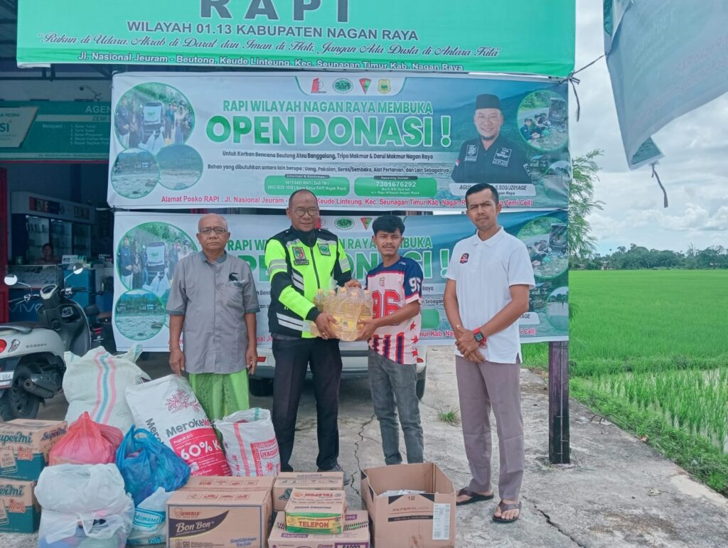 Ketua RAPI Nagan Raya Terima Paket Sembako Dari Pemuda dan Masyarakat Desa Cot Manyang untuk Korban Banjir 