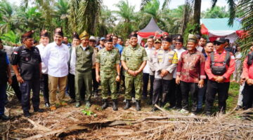 Disaksikan Menhut, Gubernur, Kapolda, Pangdam XlX, Kajati Riau: Panumbangan Sawit Awali Pemulihan Tesso Nilo