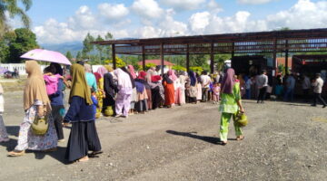 Penyaluran Gas 3 Kg untuk Warga Kecamatan Blangpegayon Berjalan Lancar dan Tertib