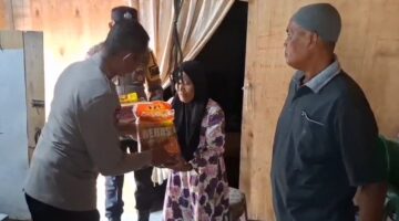 Jumat Berkah Bermanfaat, Polsek Bilah Hilir Salurkan Sembako di Desa Sei Tampang.