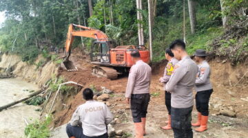 Kapolres Gayo Lues Buka Akses Jalan Darurat Penghubung Desa Pertik–Desa Ekan