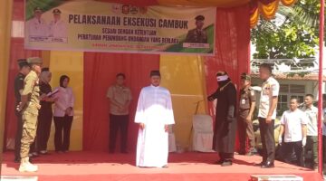 Empat Terpidana Maisir Jalani Uqubat Cambuk di Halaman Kantor Kejari Aceh Tenggara