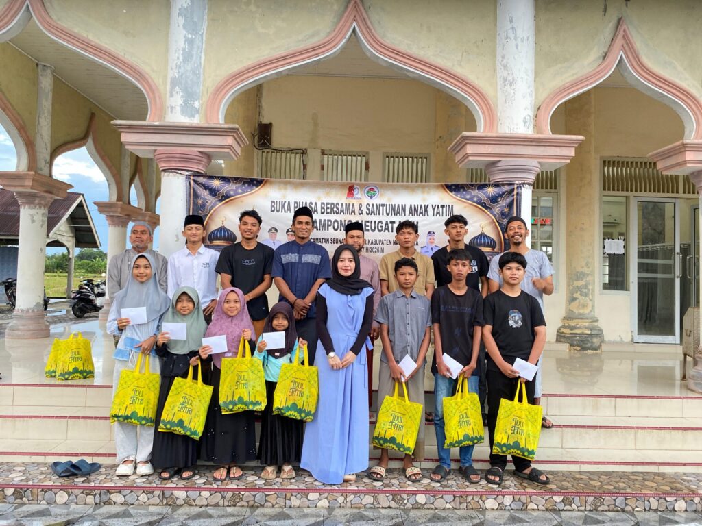 Menjelang Hari Raya Idul Fitri 1447.H. Keuchik Gampong Mrugat Meh Fatmi Riska Yeni, SKM Salurkan Paket Untuk Anak Yatim Dan Piatu