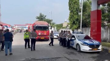 Polda Sumatera Utara Kawal Distribusi BBM ke SPBU Lalulintas di Kota Medan Kembali Lancar
