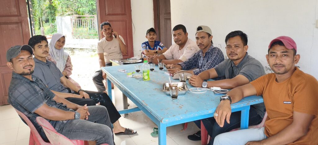 Usai Kegiatan Gotong Royong Para Perangkat Desa Kopi Bareng Bersama Keuchik