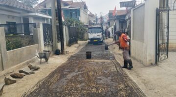 Pengaspalan Jalan di Tiga RW Desa Padalarang Direalisasikan, Warga Sambut Positif Pokir DPRD KBB