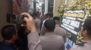 Bentuk Kepedulian kepada Anggota, Wakapolda Jabar Kunjungi Rumah Duka Aiptu Asep Suhara