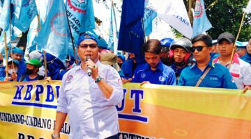 Desak RUU Berpihak Pekerja, Ratusan Buruh Sumut Datangi DPRD