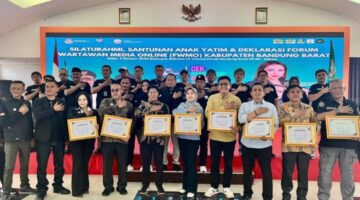 Selamat atas terbentuk nya Forum Wartawan Media Onlain Indonesia ( FWMO ) Kabupaten BAndung Barat.